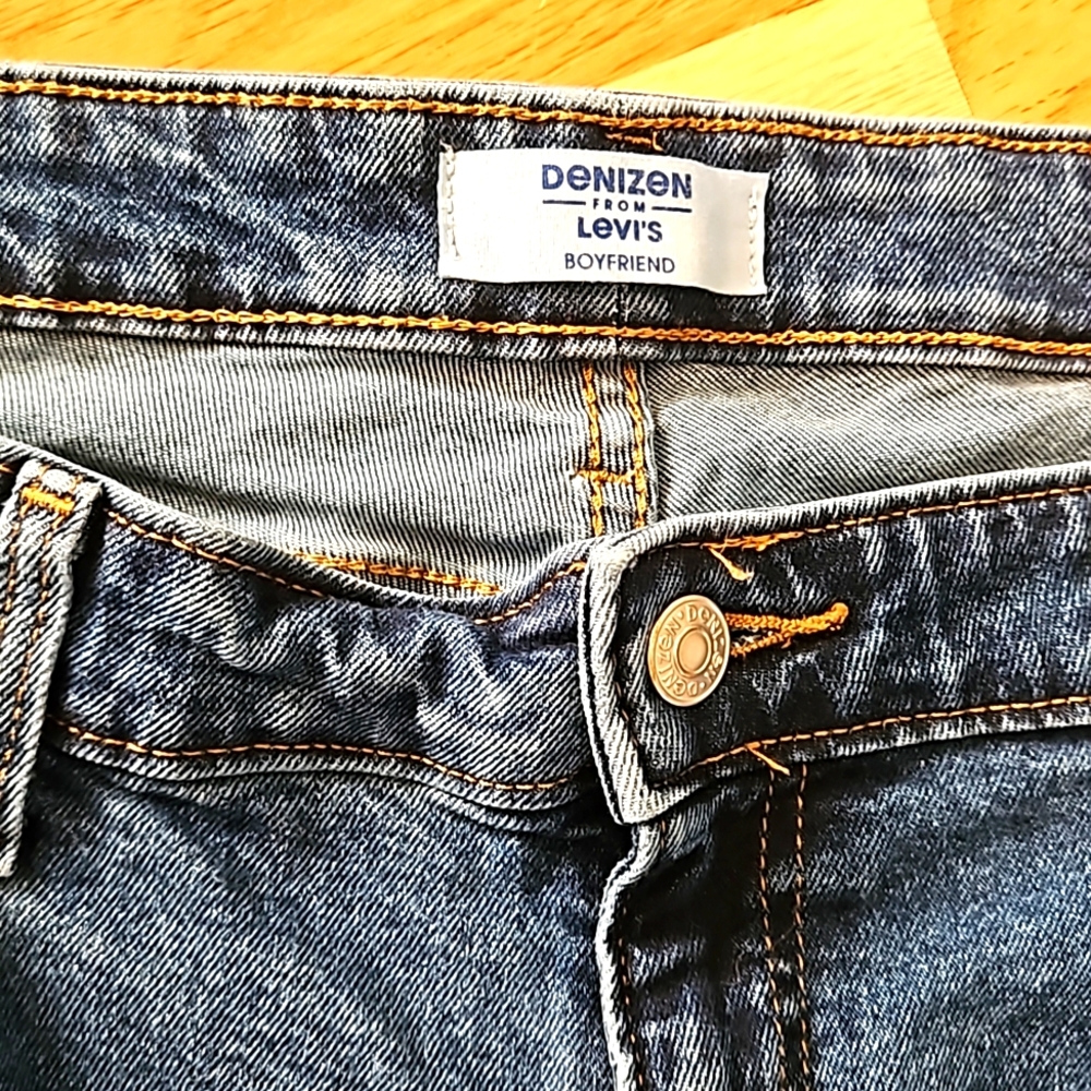 Denizen Levi's Denim cuffed Capris Size 20 x 24 - Picture 2 of 6
